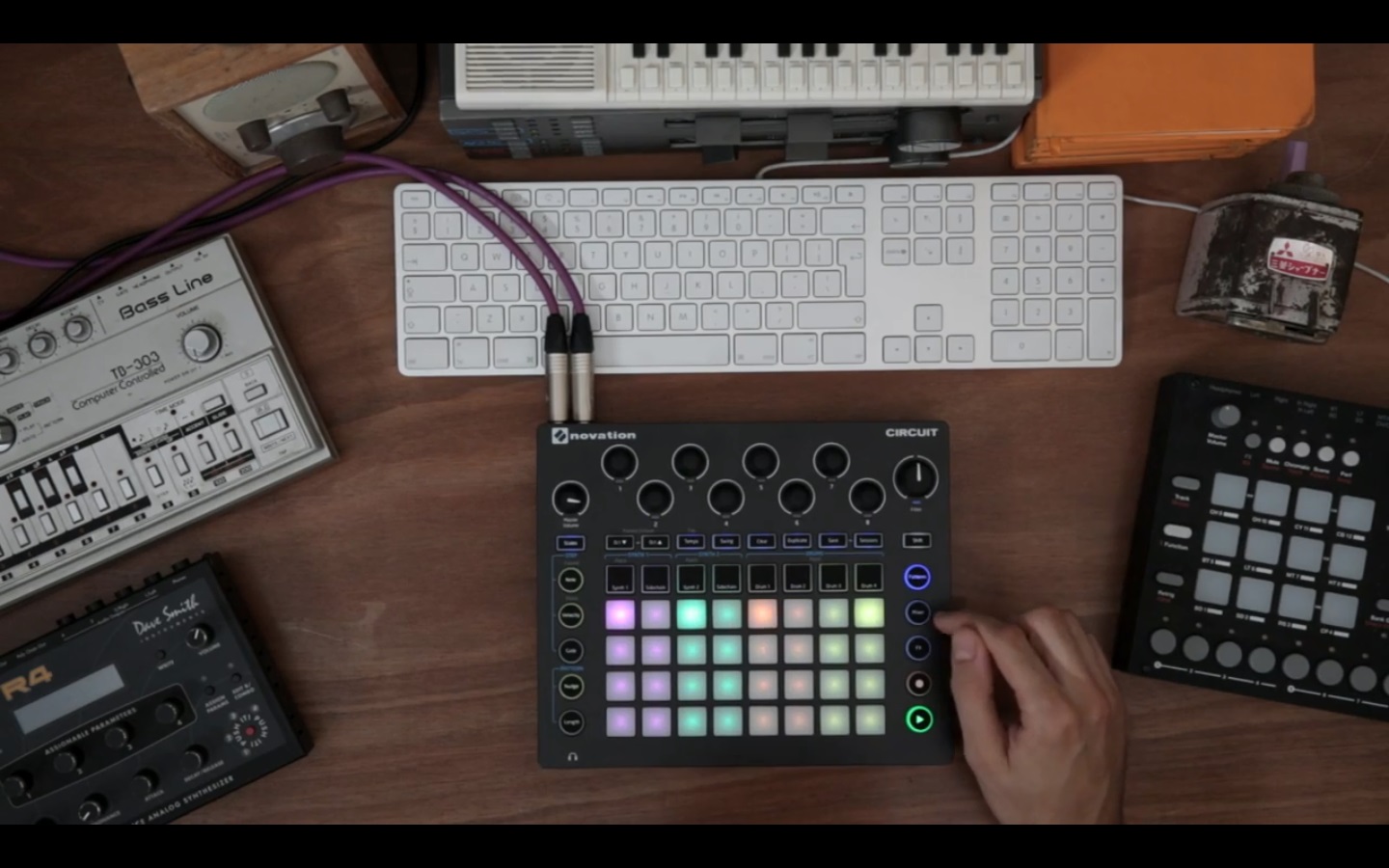 Станция миди обзор. Идеи паттернов для драм-машины Walkband. Setup for Outdoor with Novation circuit. Novation circuit как загрузить сэмплы. Can you Control other Synths with Novation circuit.